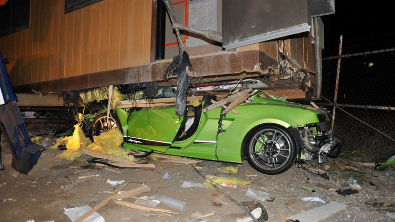 Illustration for article titled Suspected Drunk Driver Wedges A Lamborghini Gallardo Entirely Underneath A Construction Trailer